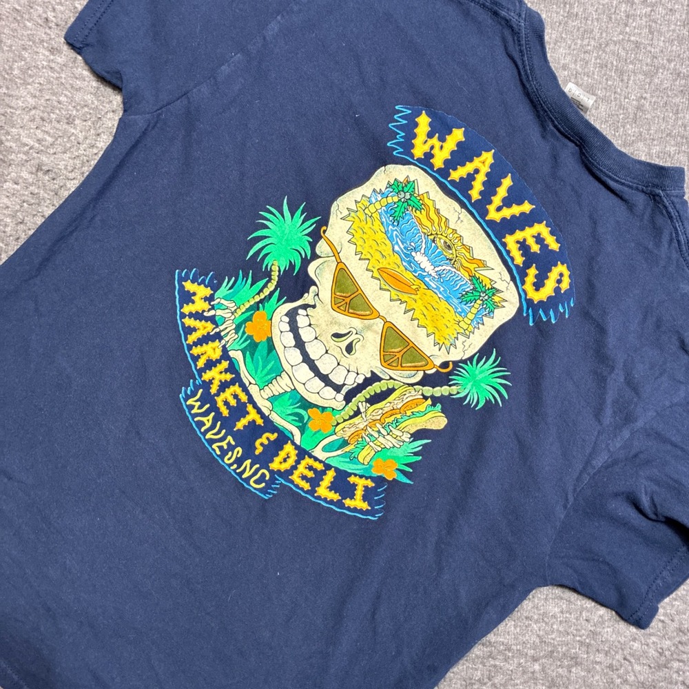Gildan T-Shirt Mens Large Navy Waves Market & Deli Outer Banks Graphic Surf‎